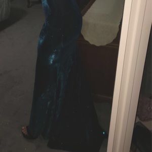 A beautiful Sherri Hill dress 300$ or best offer